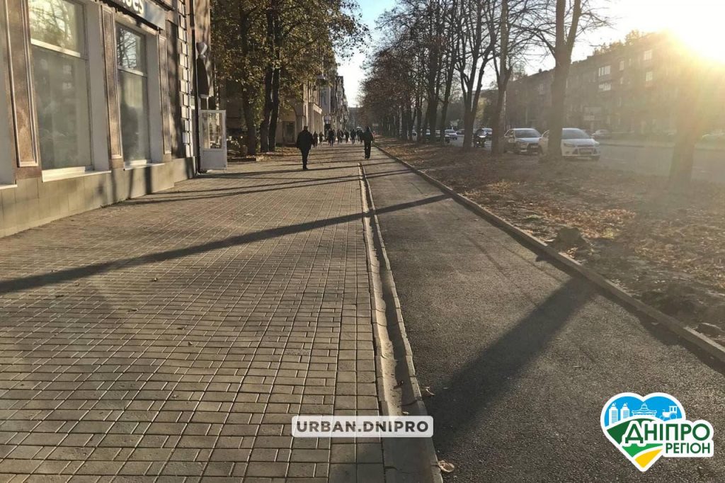Широкі тротуари та велодоріжка: у Дніпрі на вулиці Робочій помітили зміни (Фото) У Дніпрі на вулиці Робочій помітили зміни (Фото)