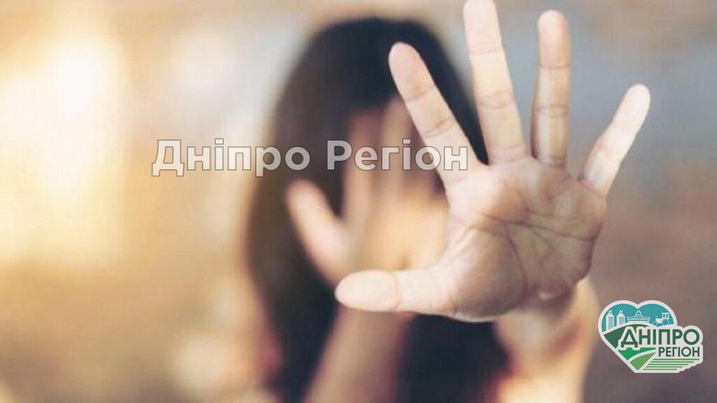 У Дніпрі мати та її син ногами побили вчительку: факт побиття офіційно підтвердили Мати з сином ногами побили вчительку: у Дніпрі відкрились нові подробиці гучного скандалу (Відео)