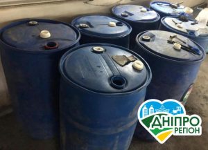 У Кам’янському поліцейські вилучили з автомобіля 3,6 тонни нелегального спирту