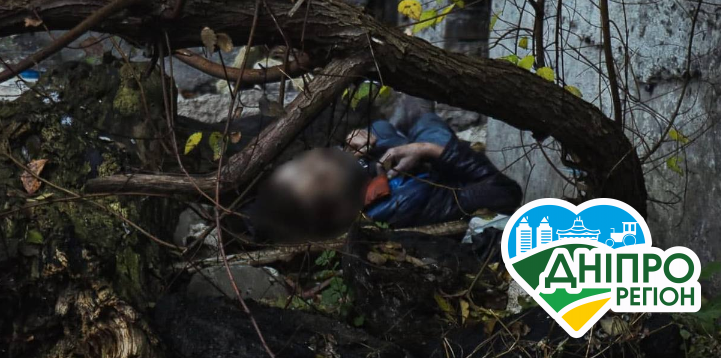 Працює поліція: у Дніпрі на ж/м Тополя знайшли тіло молодого чоловіка (Фото) У Дніпрі в покунутій багатоповерхівці знайшли труп молодого чоловіка (Фото)