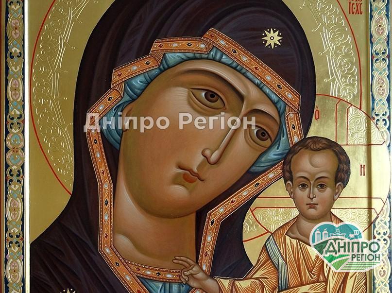 День Казанської ікони Божої Матері: що не можна робити і як молитися