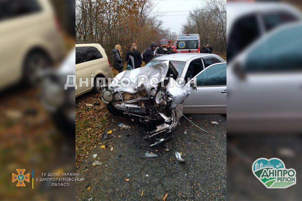 На Дніпропетровщині внаслідок ДТП загинула 1 людина, 4 особи постраждали
