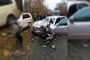 На Дніпропетровщині внаслідок ДТП загинула 1 людина, 4 особи постраждали (Фото)