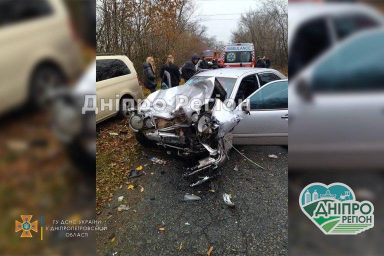 На Дніпропетровщині внаслідок ДТП загинула 1 людина, 4 особи постраждали (Фото) На Дніпропетровщині внаслідок ДТП загинула 1 людина, 4 особи постраждали