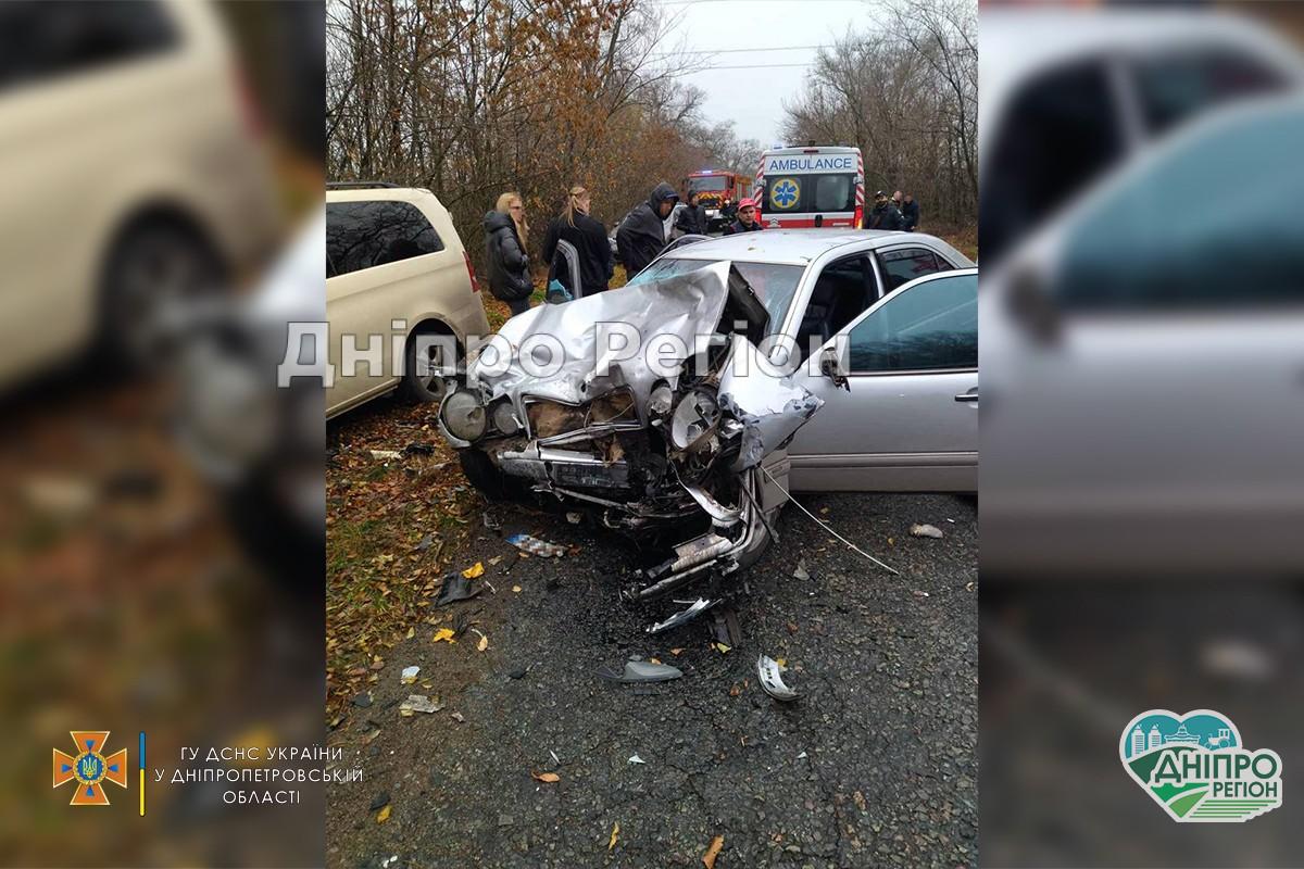На Дніпропетровщині внаслідок ДТП загинула 1 людина, 4 особи постраждали