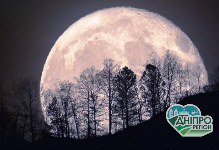 Повний місяць на Миколая: що чекає дніпрян