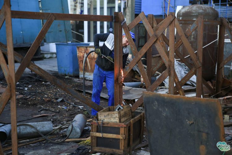 Гаражі, споруди та ворота: у Дніпрі демонтують 144 незаконно встановлені споруди (перелік адрес)