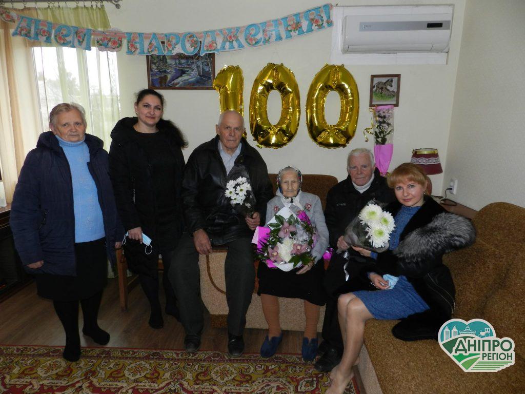На Дніпропетровщині 100-річна ювілярка поділилась секретом довголіття На Дніпропетровщині 100-річна ювілярка поділилась секретом довголіття