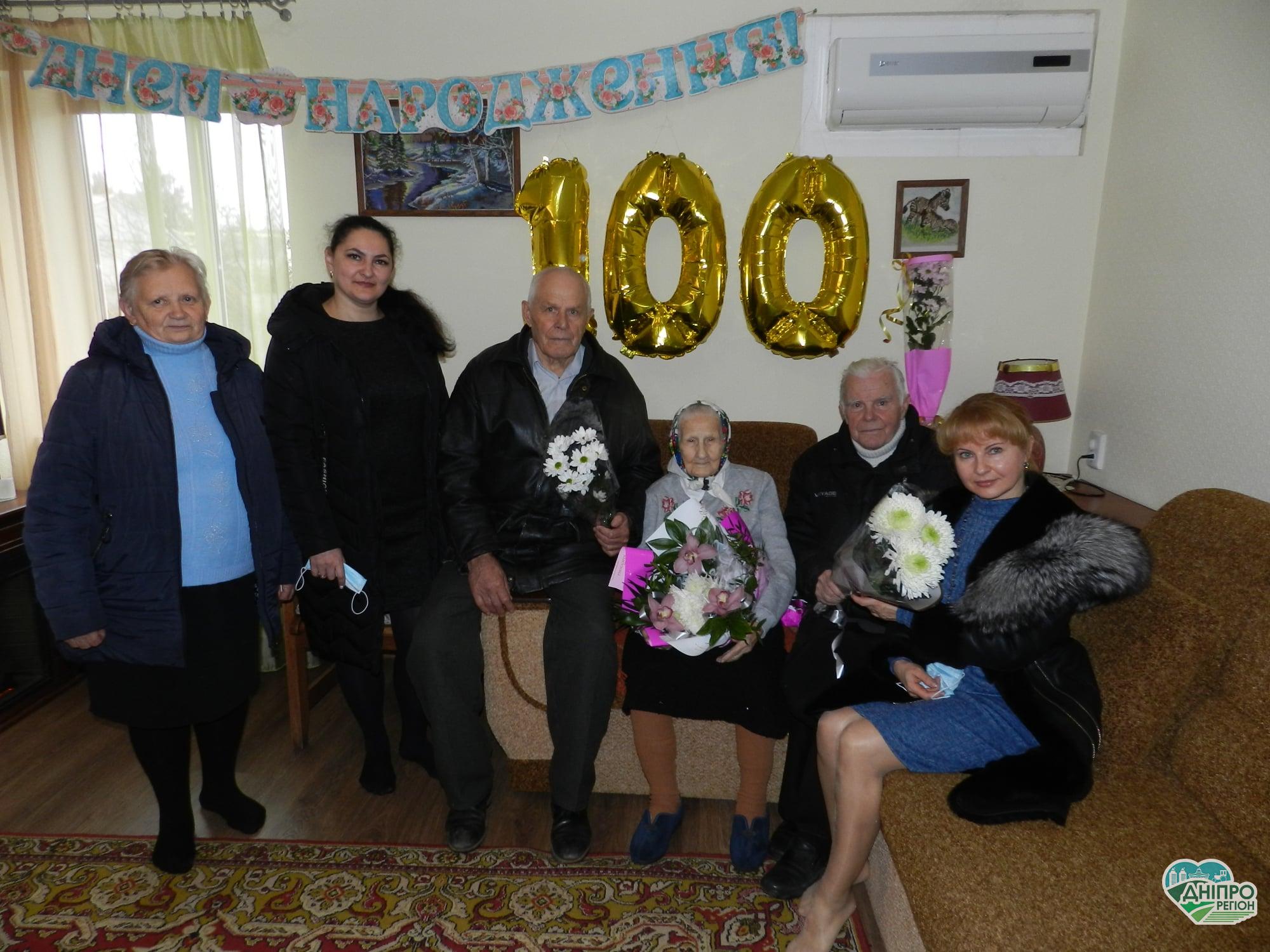 На Дніпропетровщині 100-річна ювілярка поділилась секретом довголіття