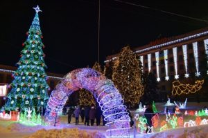 Коли у Дніпрі відкриють головну ялинку та де в місті будуть новорічні локації (Відео)