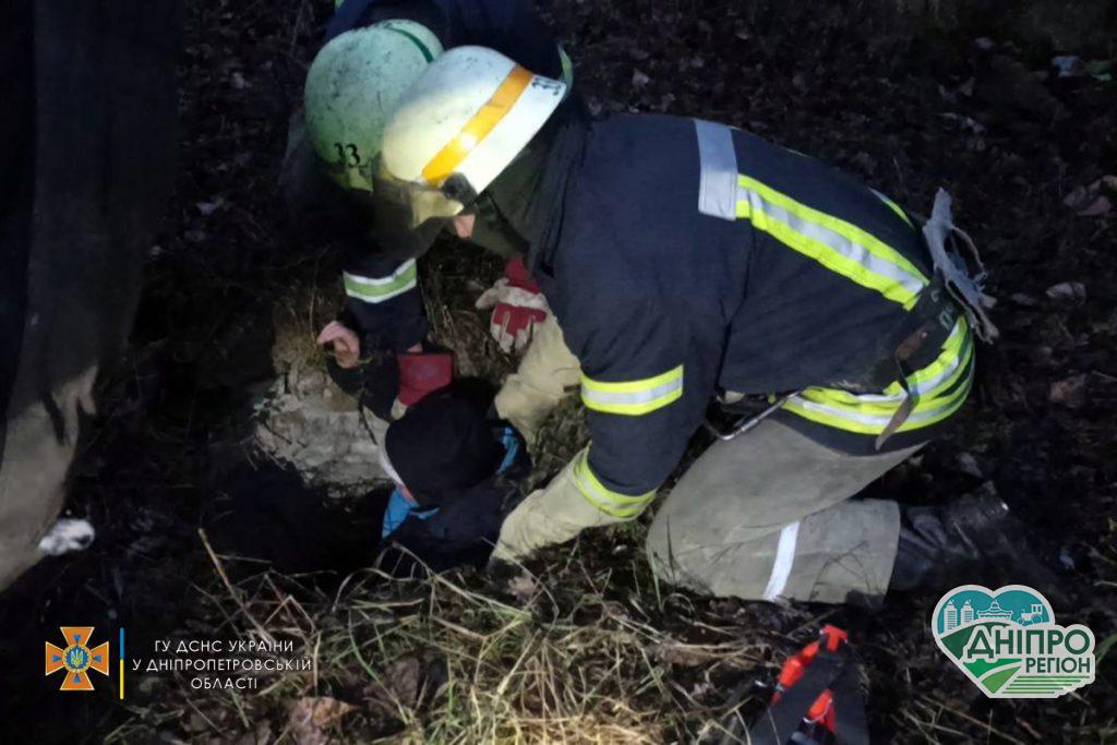 На Дніпропетровщині жінка впала у комунікаційний колодязь глибиною 1 метр