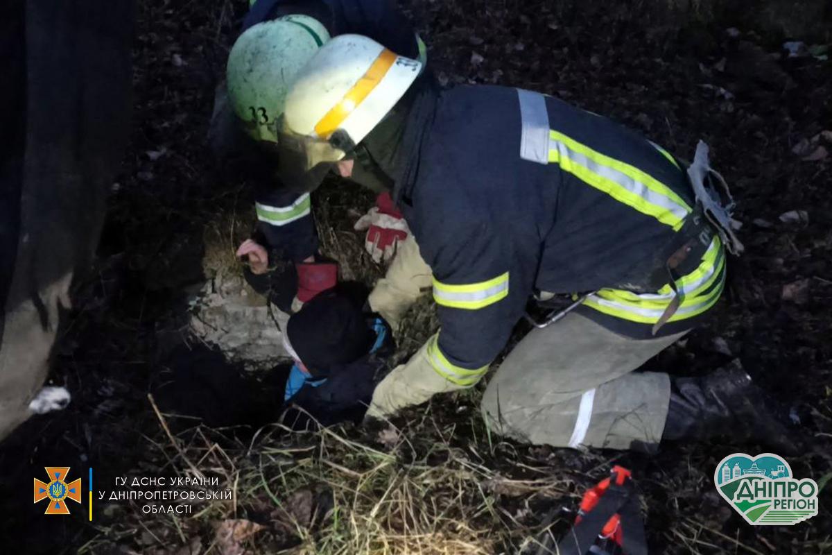 На Дніпропетровщині жінка впала у комунікаційний колодязь глибиною 1 метр