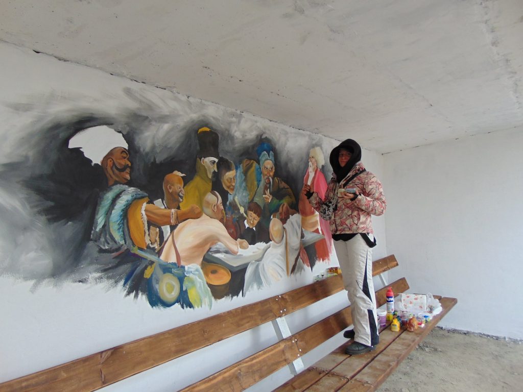 На Дніпропетровщині занедбана автобусна зупинка стала витвором мистецтва (Фото)