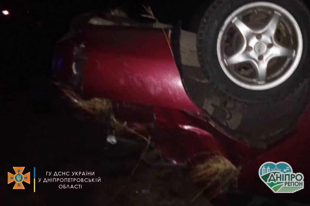 На Дніпропетровщині внаслідок ДТП загинув чоловік та постраждали 2 дитини (Фото) На Дніпропетровщині внаслідок ДТП загинув чоловік та постраждали 2 дитини (Фото)