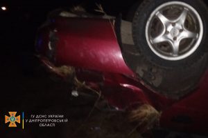На Дніпропетровщині внаслідок ДТП загинув чоловік та постраждали 2 дитини (Фото)