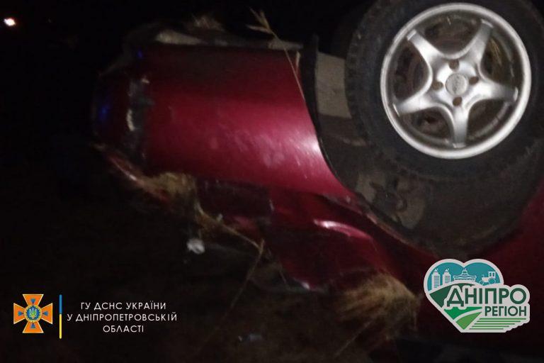 На Дніпропетровщині внаслідок ДТП загинув чоловік та постраждали 2 дитини (Фото)