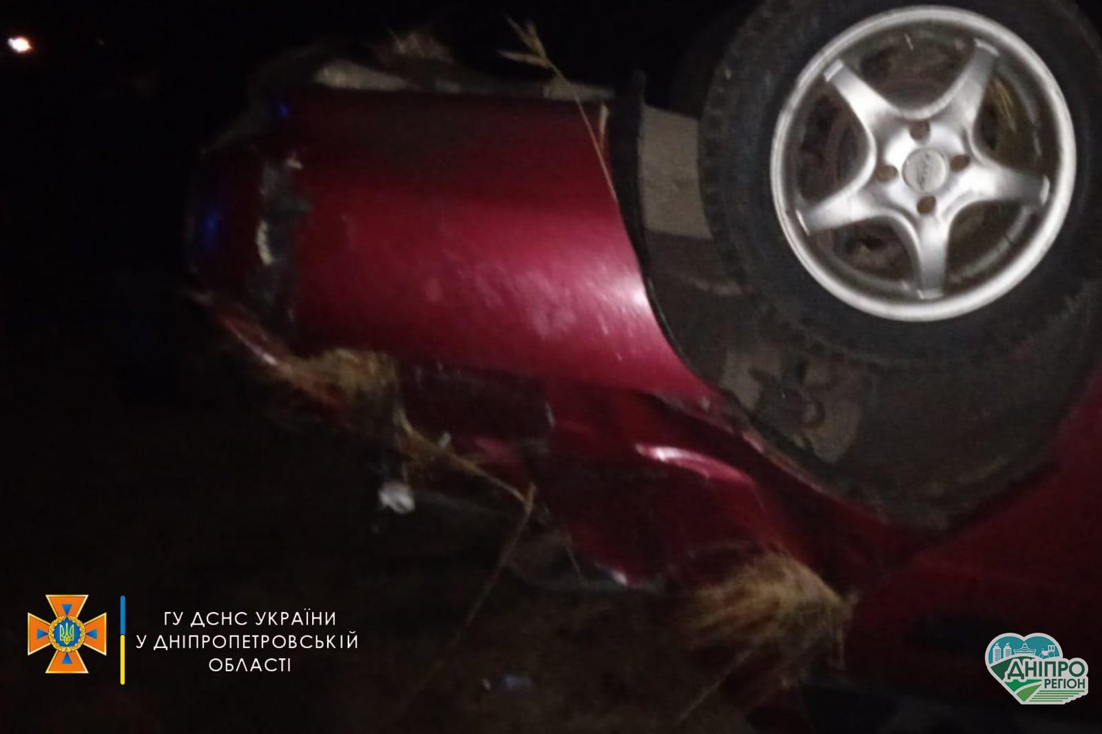 На Дніпропетровщині внаслідок ДТП загинув чоловік та постраждали 2 дитини (Фото)