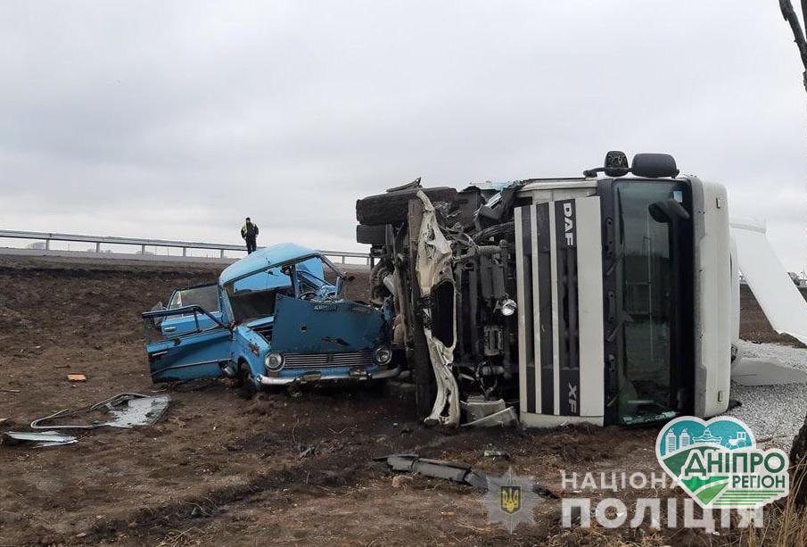 На автодорозі Стрий – Умань-Дніпро-Ізварине загинуло двоє людей: шукають свідків подій