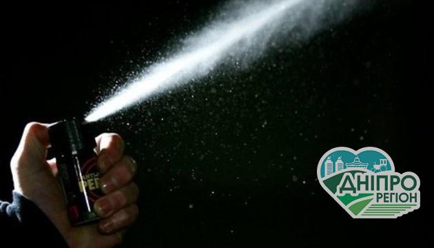 У Дніпрі в школі хлопець дівчинку задув з газового балончика У Дніпрі в школі хлопець дівчинку задув з газового балончика