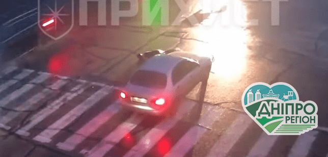 На Дніпропетровщині Daewoo збив чоловіка, який переходив на зебрі На Дніпропетровщині Daewoo збив чоловіка, який переходив на зебрі