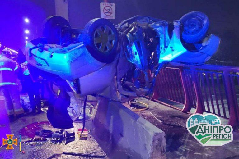 У Дніпрі на Новому мосту сталася смертельна ДТП: дівчина загинула миттєво, ще двоє в лікарні
