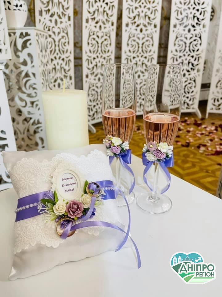 На Дніпропетровщині запрошують закоханих самим обрати красиву дату весілля На Дніпропетровщині запрошують закоханих самим обрати красиву дату весілля