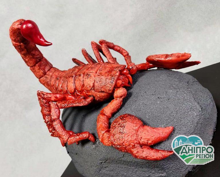 Кондитер-естет із Дніпра спік торт у вигляді скорпіону (Фото) Кондитер-естет із Дніпра спік торт у вигляді скорпіону (Фото)