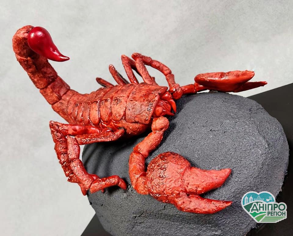 Кондитер-естет із Дніпра спік торт у вигляді скорпіону (Фото) Кондитер-естет із Дніпра спік торт у вигляді скорпіону (Фото)