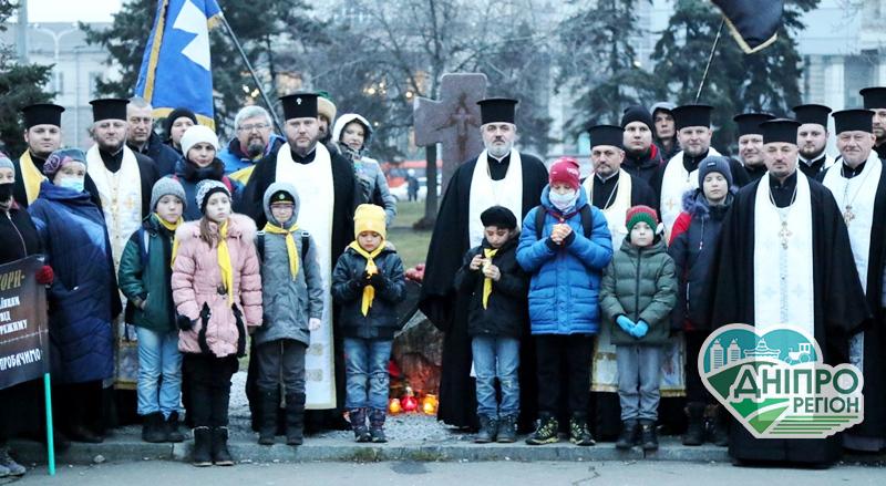 В Дніпрі на привокзальній площі освятили пам’ятний хрест