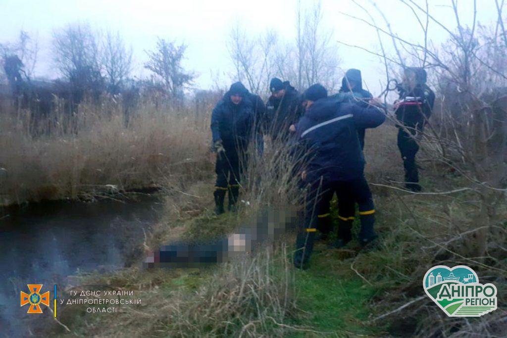 На Дніпропетровщині рятувальники вилучили з водойми тіло загиблого чоловіка