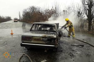 Під Дніпром на трасі загорілись 2 автомобілі: сталася серйозна ДТП (Фото, Відео)