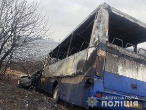 Одна людина загинула: на Дніпропетровщині в аварію потрапив автобус, шукають свідків