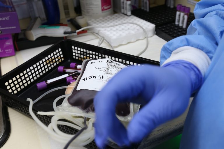 Пораненим під час стрілянини на Південмаші військовослужбовцям Нацгвардії мешканці регіону дві доби збирають кров