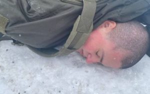 Дніпрянам показали відео, як затримали солдата, який вбив людей (Відео)