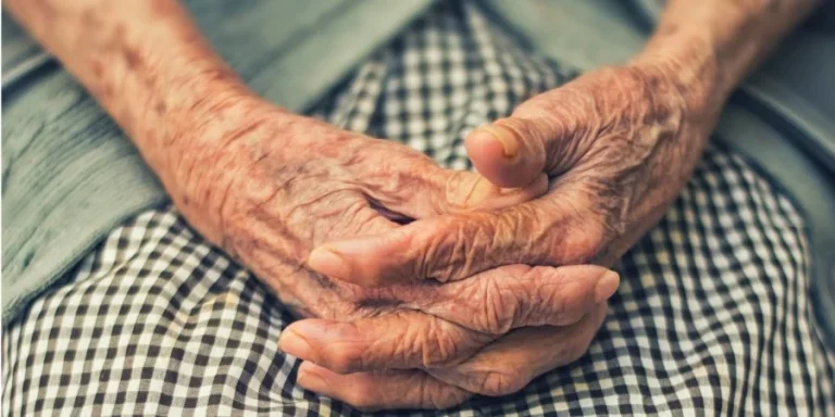 У Дніпрі з’явився новий вид соціальної послуги для самотніх пенсіонерів: договір довічного утримання