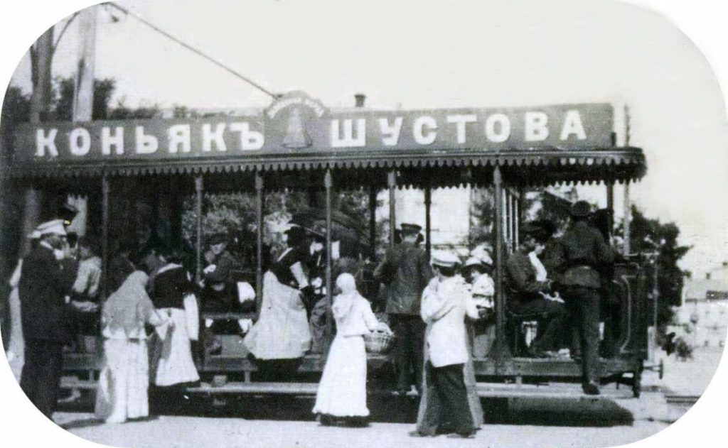 Дарували духи та мило: як 112 років тому на Катеринославі їздив трамвай