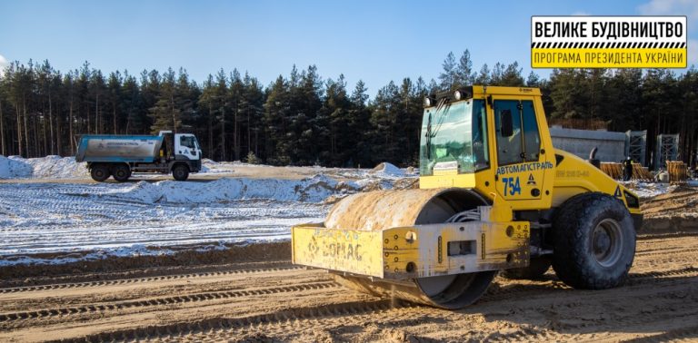 Роботи тривають взимку: на Дніпропетровщині будують решетилівську трасу Роботи тривають і взимку: на Дніпропетровщині будуть решетилівську трасу