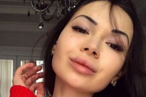 На Дніпропетровщині мажорка Зайцева вишиває хрестиком