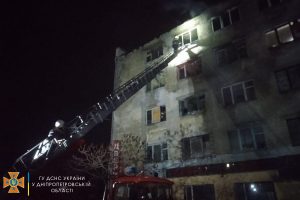 На Дніпропетровщині вночі палав гуртожиток  (ФОТО)