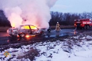 На Дніпропетровщині під час руху загорівся автомобіль (Фото)
