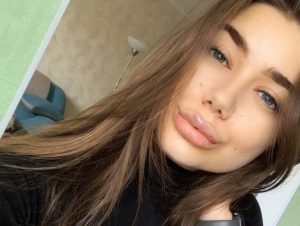 10 днів знаходиться в комі: у Дніпрі рятують 20-річну Еліну після серйозної ДТП