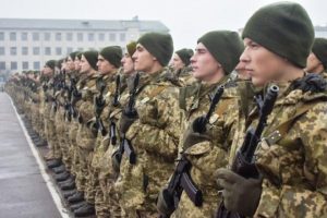 Призов на строкову військову службу скасують: названо терміни