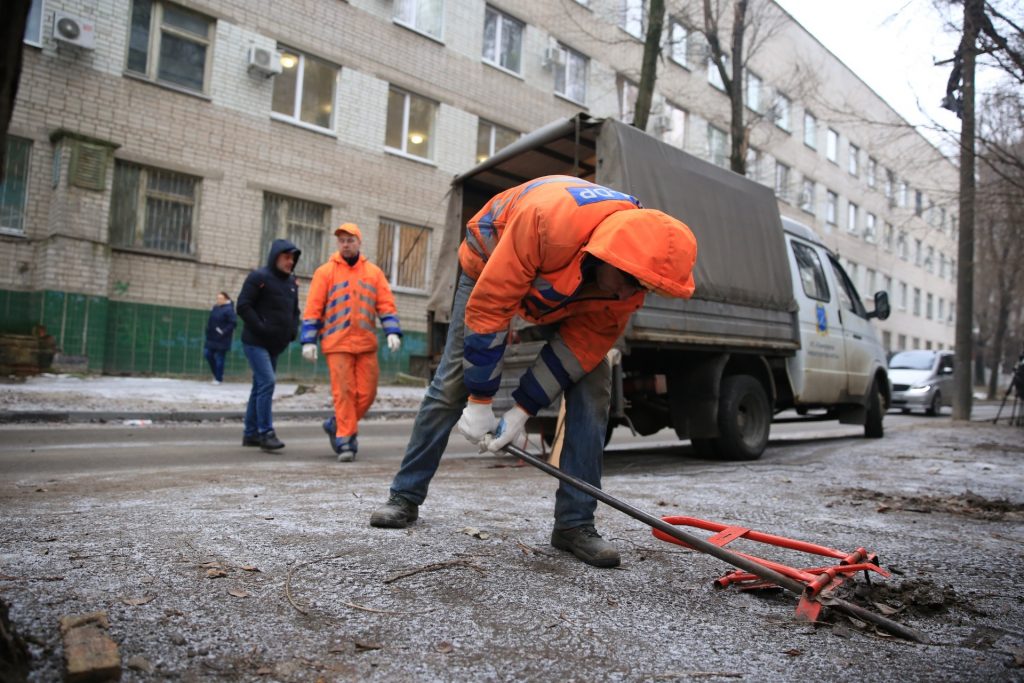 У Дніпрі демонтують самовільно встановлені бар’єри для паркування У Дніпрі демонтують самовільно встановленні бар’єри для паркування: як узаконити паркомісце