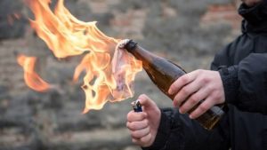 Дніпрян просять приносити пляшки для коктейлів із запальною сумішшю