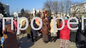 У Дніпрі біля залізничного вокзалу зібрався натовп людей: подробиці (Фото)