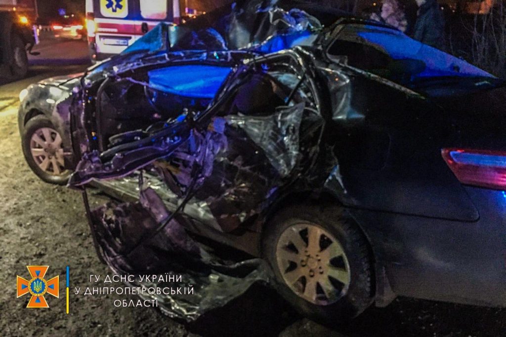 Постраждало 5 людей: на трасі під Дніпром сталася масштабна ДТП (Фото)