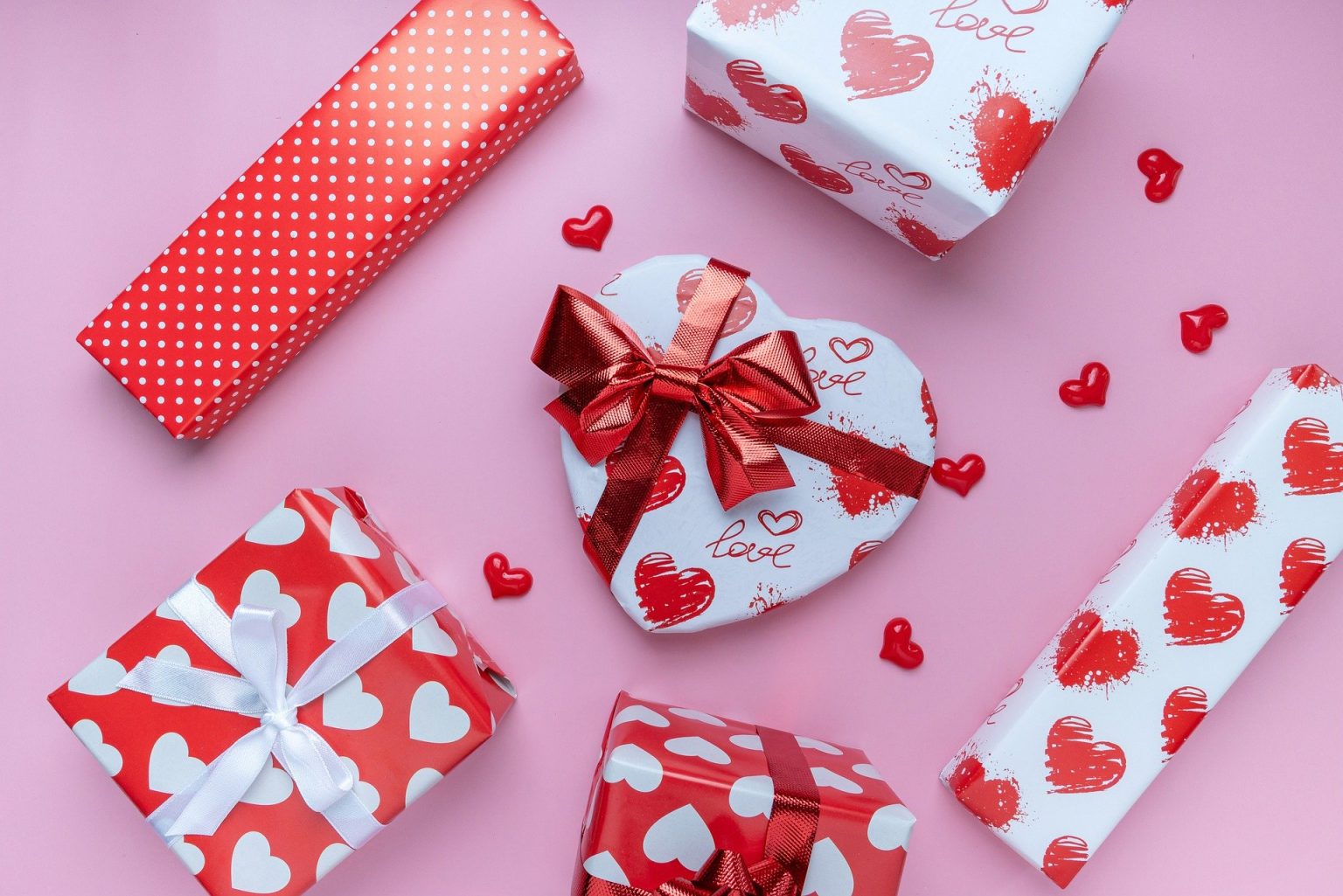 День Святого Валентина: ТОП подарунків для коханих