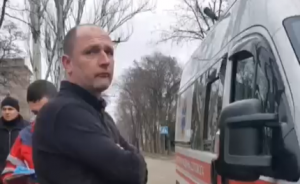 На Дніпропетровщині машина збила першокласника, який перебігав дорогу (Відео)