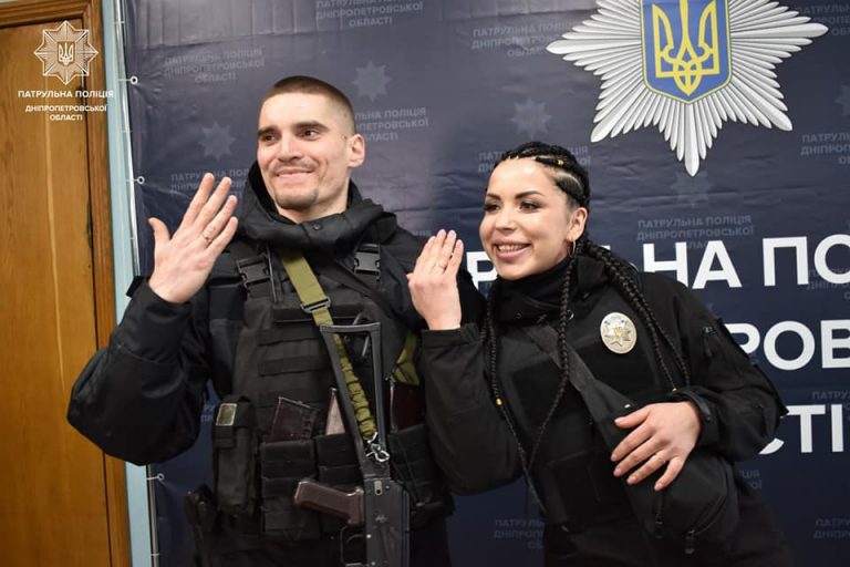 Кохання під час війни: у Дніпрі стало на одну молоду патрульну родину більше (ФОТО)
