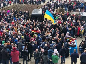 Вся Україна плаче з вами: Енергодар прощається з загиблими на Запорізькій АЕС (Фото)